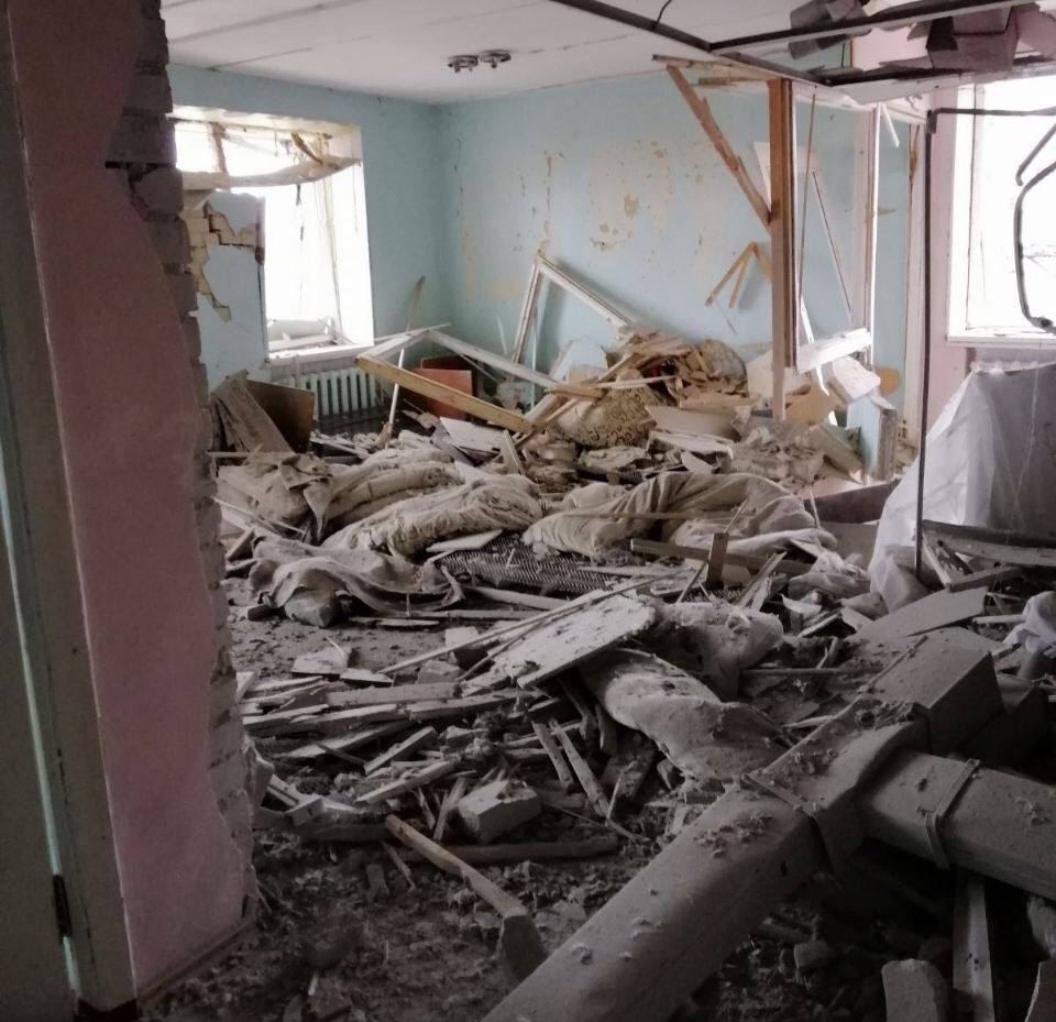 Наслідки обстрілів окупантами Василівської лікарні (фото – Telegram Олександра Старуха)