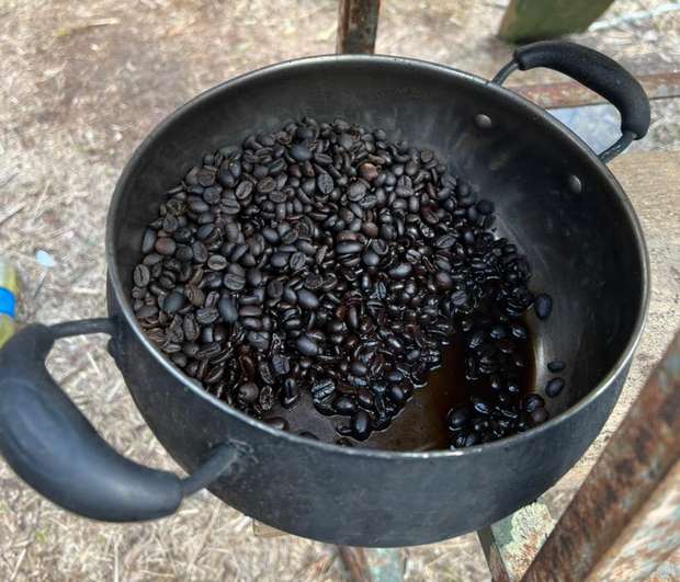 Російські окупанти зварили у Рудому лісі радіоактивний "кавовий суп": фото та відео