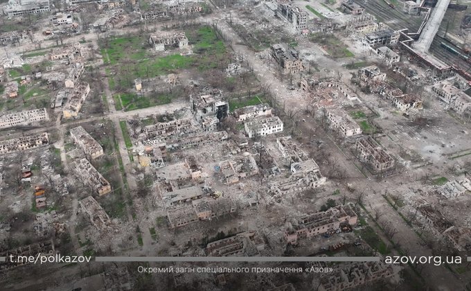 "Хватит ли чудес Бога на воскресение города?" Полк "Азов" показал новые фото Мариуполя

