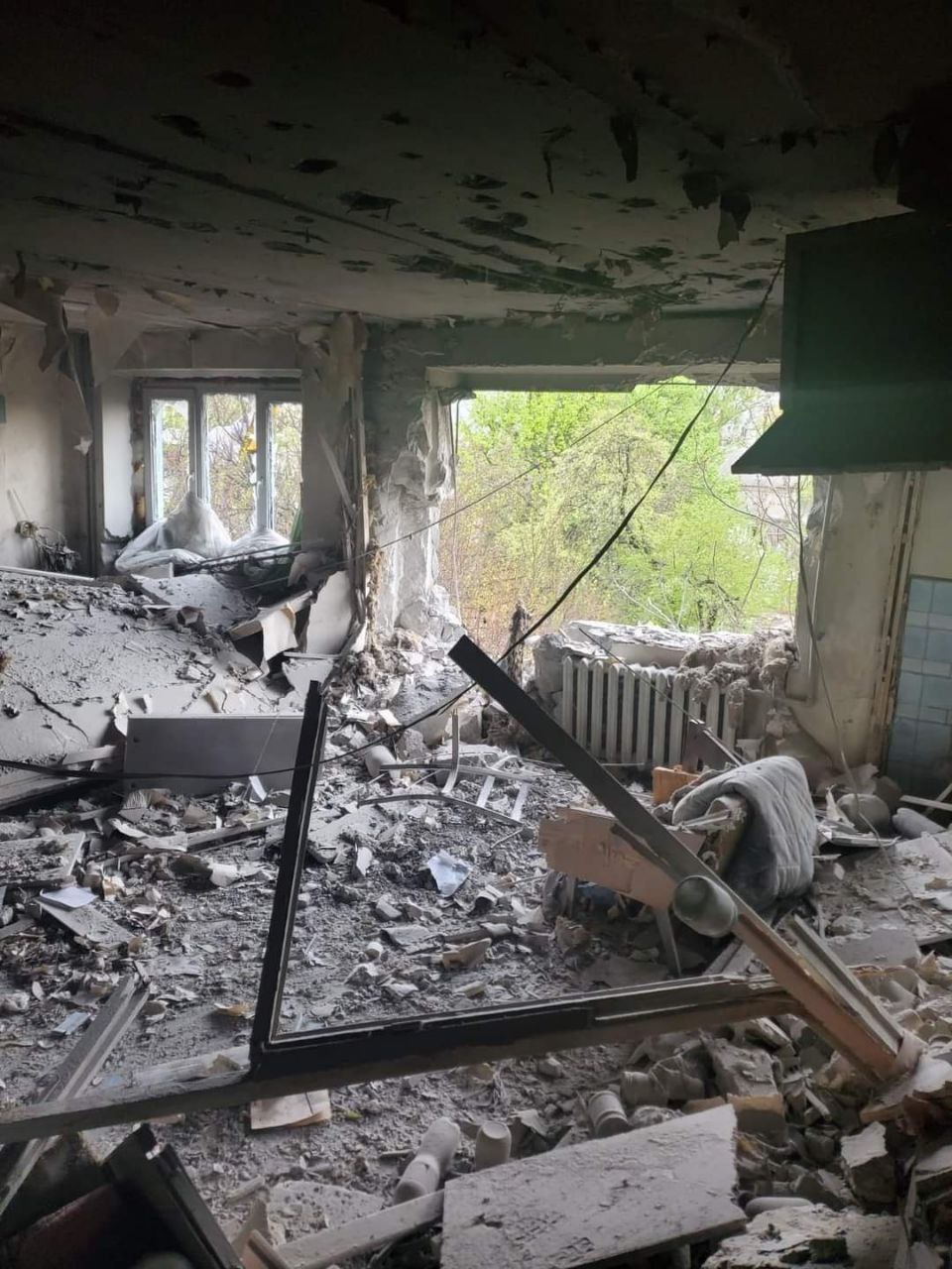Российская армия на Пасху разрушила семь домов в Луганской области