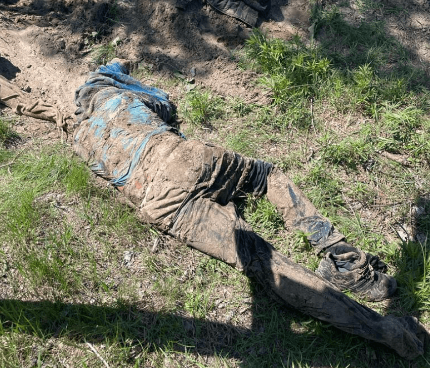 На Київщині знайшли поховання цивільних. Вбиті пострілом у голову