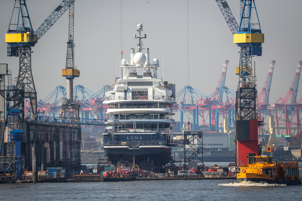 В Германии задержали роскошную яхту Luna российского миллиардера Ахмедова – фото