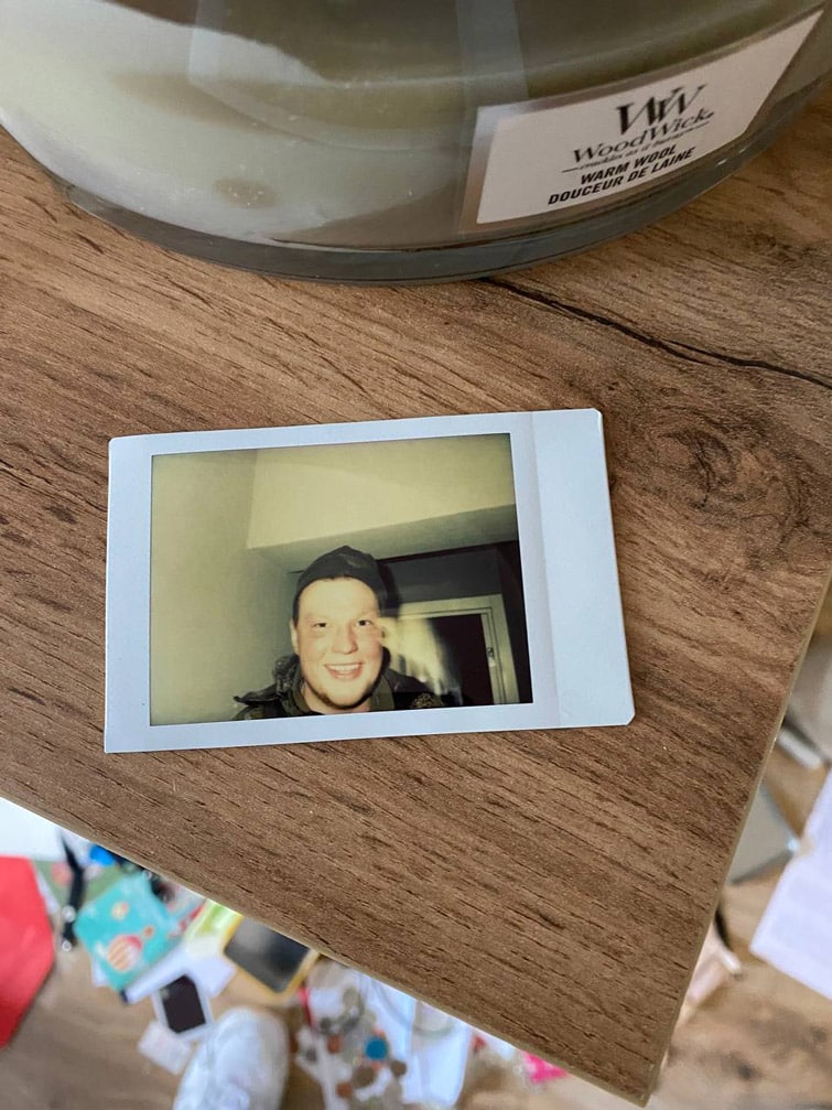 Фото оккупанта на Polaroid. Источник – Telegram-канал FEDOROV