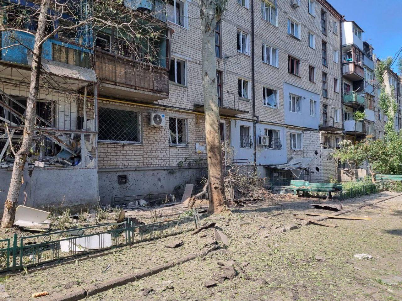 Результаты обстрела Николаева 28 мая (Фото – Головне управління ДСНС у Миколаївській області) Результаты обстрела Николаева 28 мая (Фото – Головне управління ДСНС у Миколаївській області)