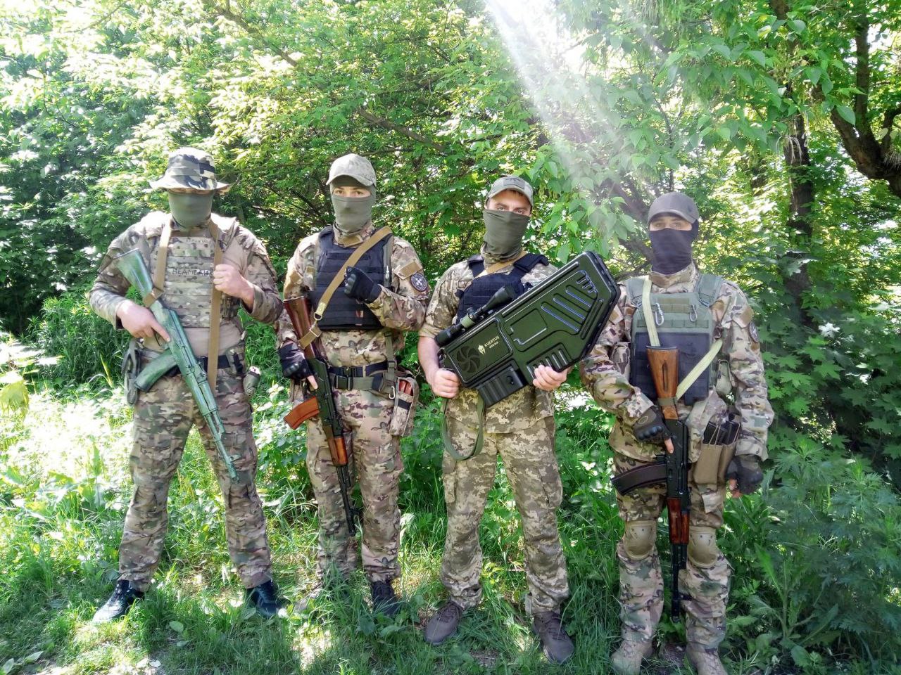 Багі, дрони, павербанки. Як українці перевели бізнес на воєнні рейки: сім історій