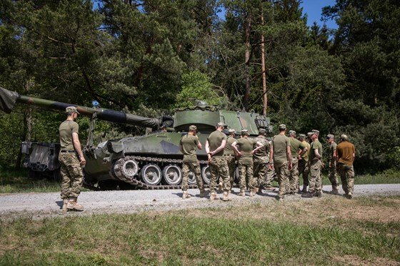 Фото – regjeringen Украина получила от Норвегии 22 самоходные гаубицы M109 с запчастями и боеприпасами