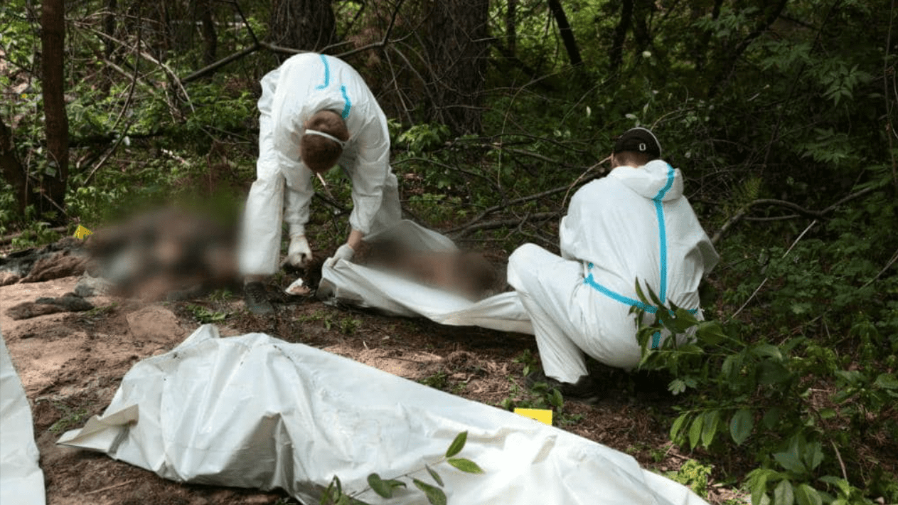 Неподалік від Бучі знайшли ще одне масове поховання розстріляних мирних жителів – фото