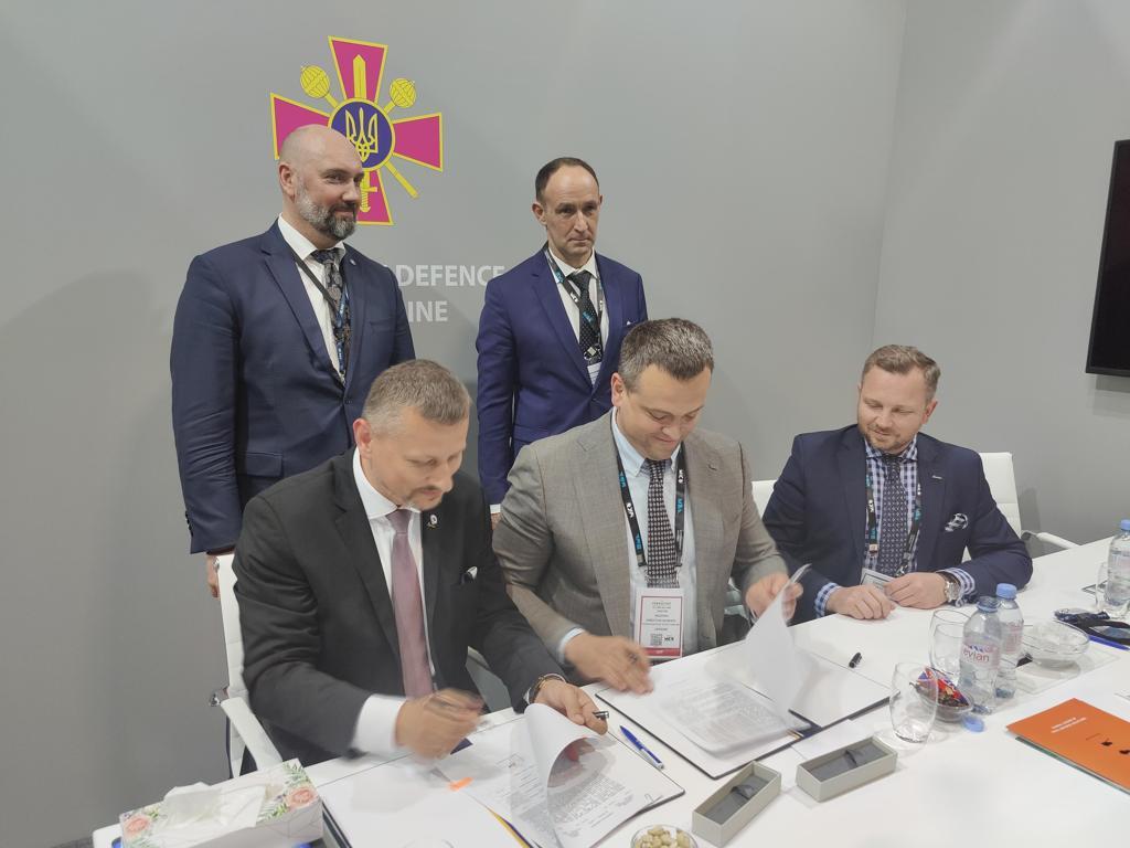 Підписання угоди з Mesko (Фото – Twitter компанії)