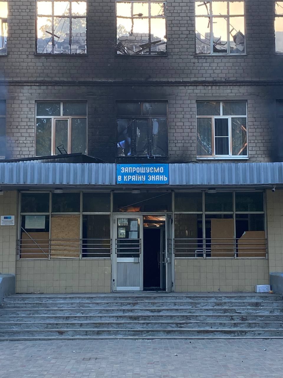 Школа №6 в Авдіївці після удару окупантів (Фото – Telegram Павло Кириленко / Донецька ОДА) Школа №6 в Авдеевке после удара оккупантов (Фото – Telegram Павло Кириленко / Донецька ОДА)