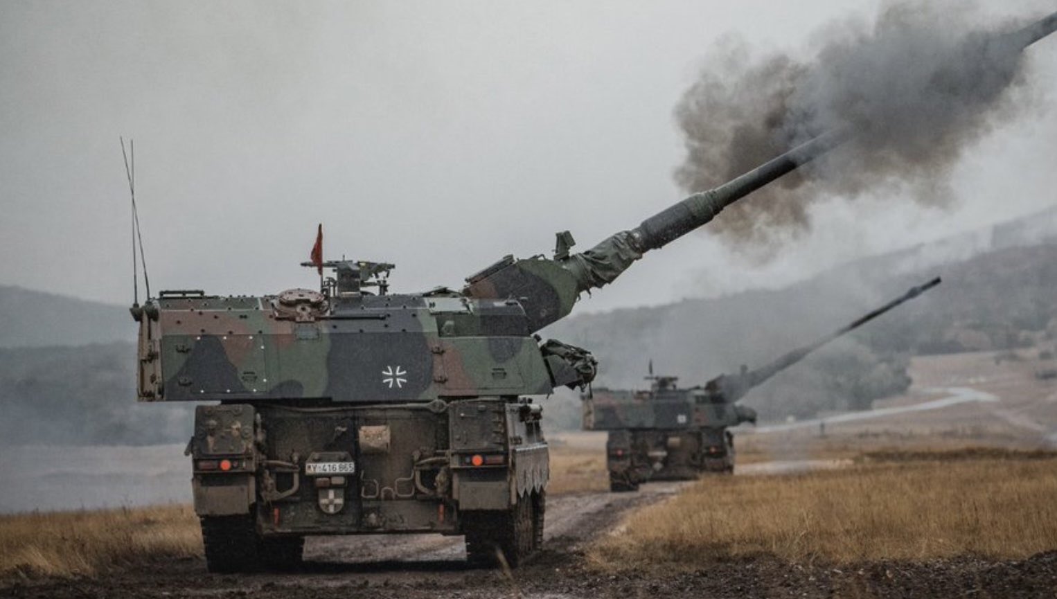 Україна отримала від Німеччини перші артилерійські установки Panzerhaubitze2000 (фото – twitter.com/oleksiireznikov)