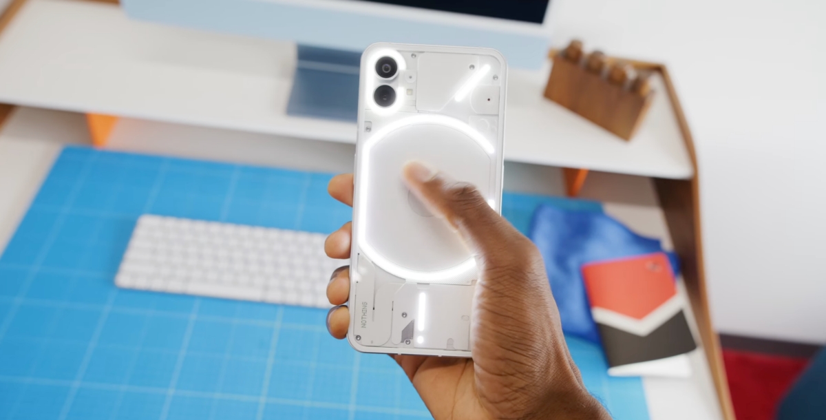 Nothing Phone (1). Скриншот Marques Brownlee