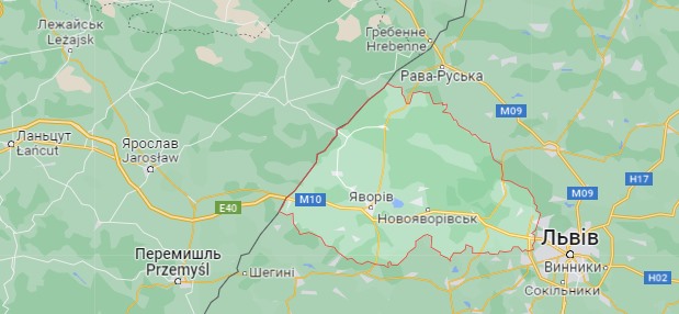 Росія залпом вдарила ракетами по військовому об'єкту на захід від Львова, ППО збила дві ракети