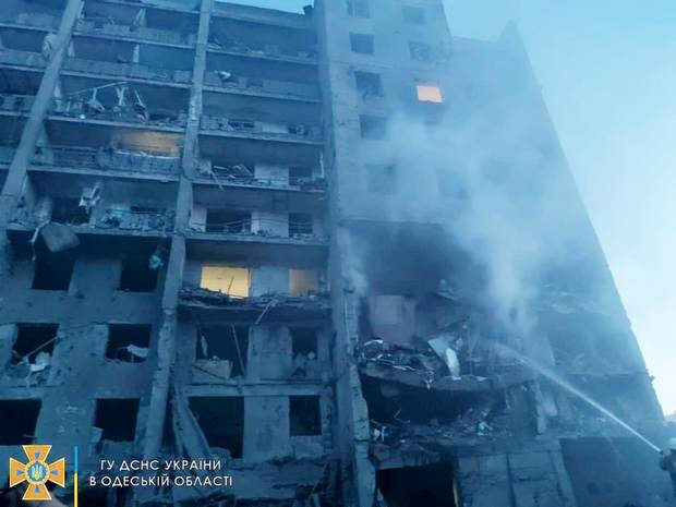 Россия ночью разбомбила дома курортной Сергеевки под Одессой: 21 погибший – видео и фото