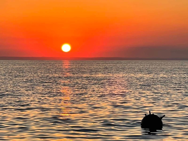Біля берегів Болгарії виявили морську міну. Її сфотографували та знищили водолази