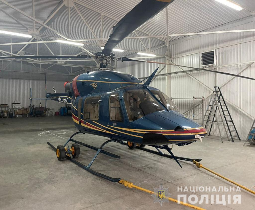 Особистий гелікоптер Медведчука (Фото – Facebook Департамент стратегічних розслідувань Національної поліції України)