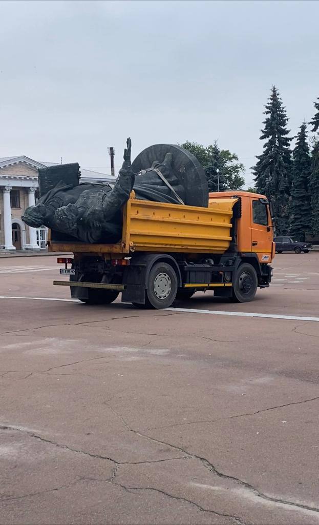 Під Києвом знесли пам'ятник "300-річчю возз'єднання з Росією" – фото