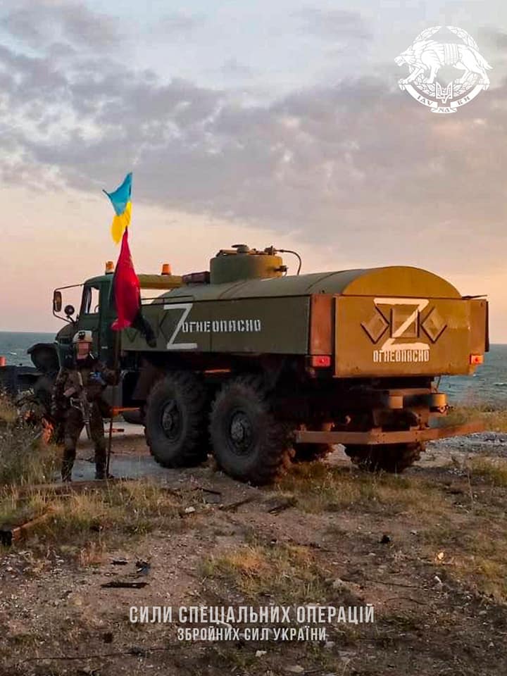 Фото: facebook.com/usofcom Підійшли на підводних носіях. У ССО розповіли подробиці висадки на Зміїний – фото