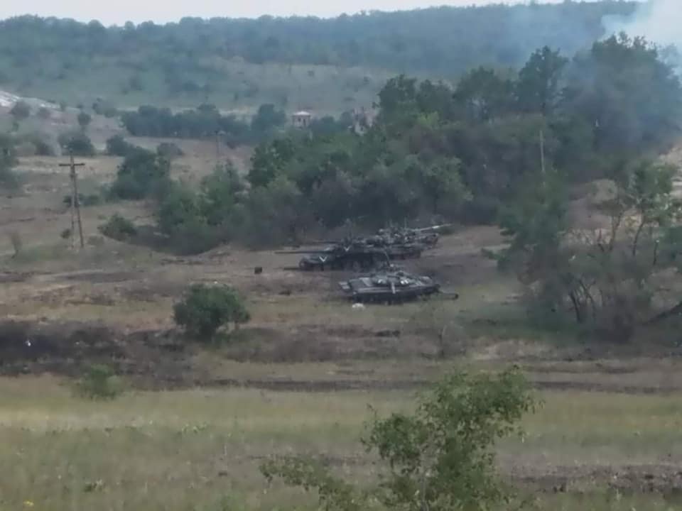 Фото: facebook.com/GeneralStaff.ua Десантники ЗСУ вивели з ладу п'ять російських танків і взяли в полон окупантів: фото