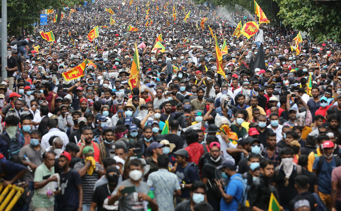 В Шри-Ланке протестующие ворвались в резиденцию президента: он сбежал – фото, видео