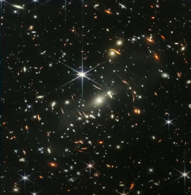 Байден показав перше фото глибин космосу з телескопа "Джеймс Вебб" – відео