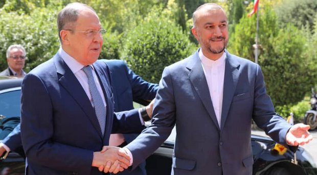 Глава МЗС РФ Сергій Лавров та його іранський колега Хосейн Амір Абдоллахіян (фото – МЗС Ірану) Іран стверджує, що після 24 лютого не продавав Росії безпілотники для війни проти України