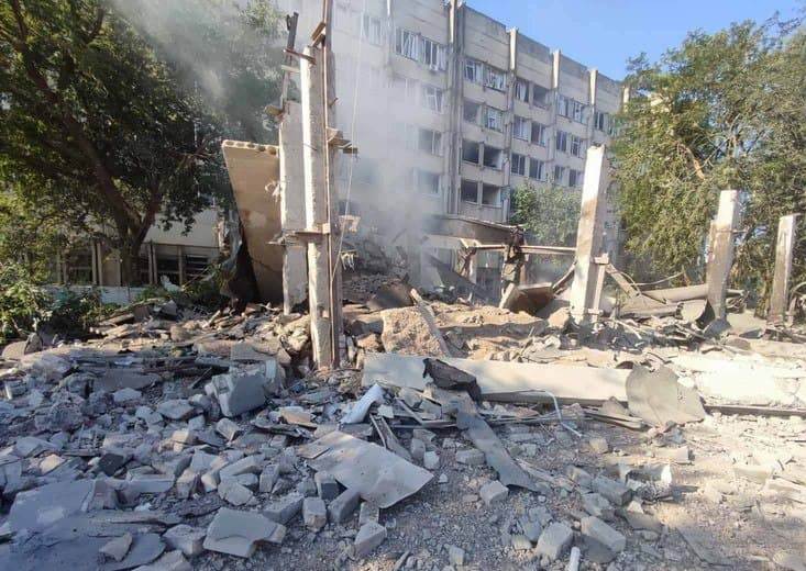 В Николаеве россияне разбомбили университеты – видео, фото