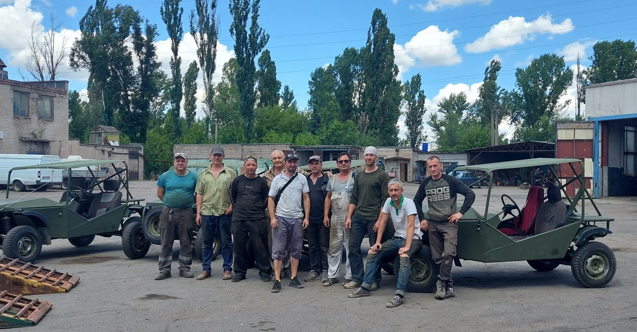 Команда разработчиков багги из Кривого Рога (Фото – Виталий Брызгалов – Facebook)