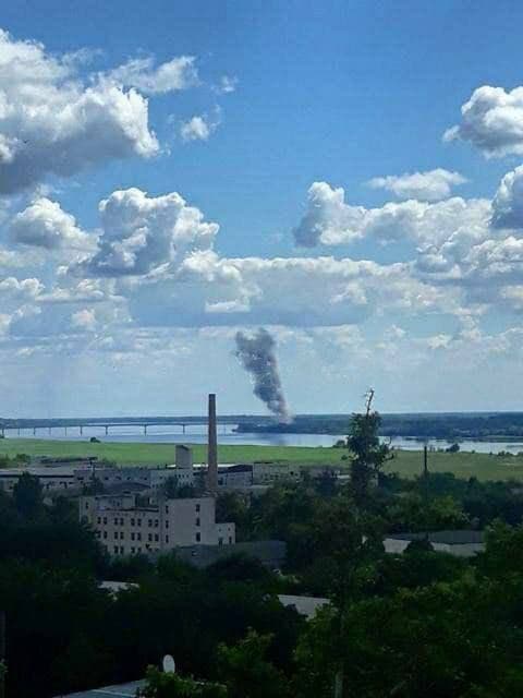 Удар по Антонівському мосту у Херсоні: російські окупанти показали відео пошкоджень