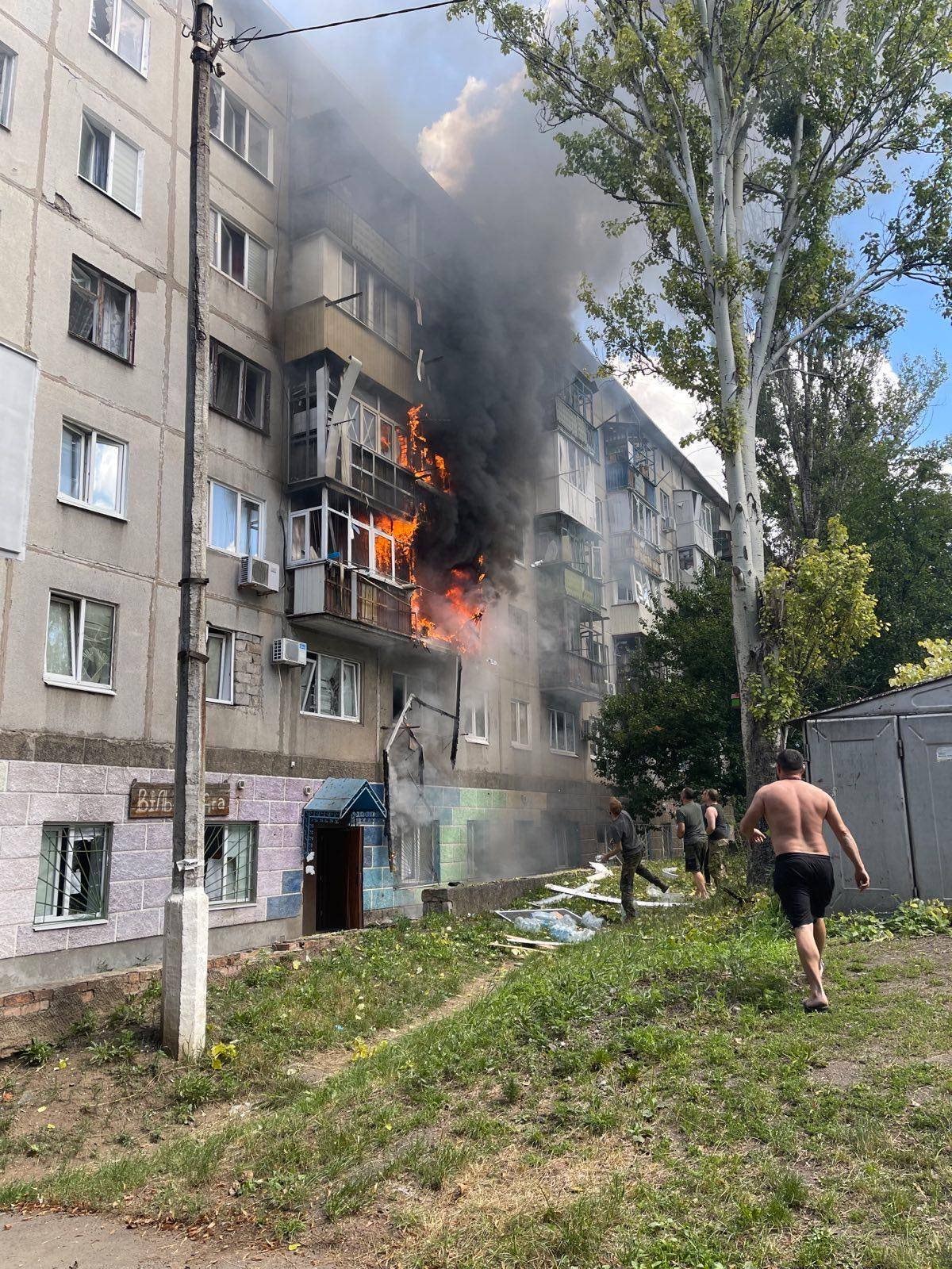 Россияне ударили по центру Краматорска: есть жертвы, начались пожары – фото, видео
