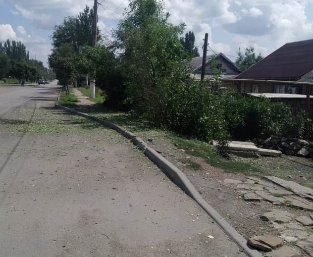 Снаряды россиян упали около автобусной остановки в Торецке: восемь погибших, ранены дети