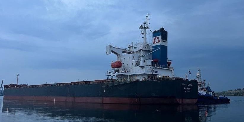 "Зерновим коридором" вийшло перше судно з пшеницею
