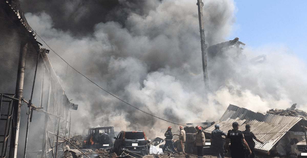 В Ереване взрыв склада пиротехники в торговом центре, трое погибли, 20 пропавших без вести
