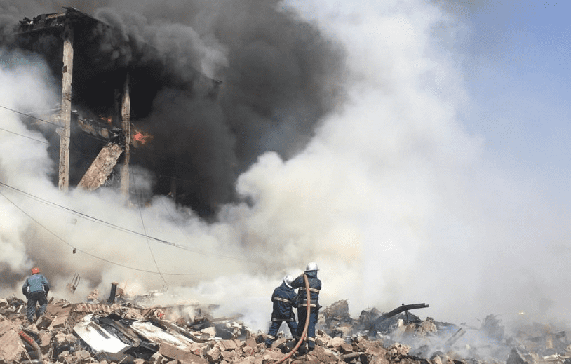В Ереване взрыв склада пиротехники в торговом центре, трое погибли, 20 пропавших без вести
