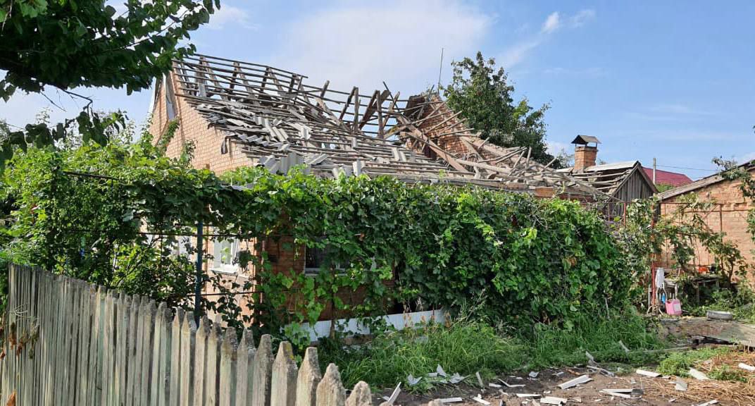 Последствия обстрела Никополя (Фото: Валентин Резниченко/Telegram)