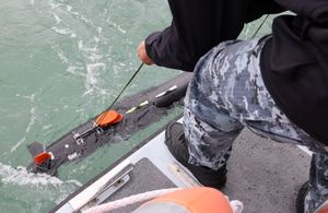 "Мисливці за мінами". Британія дасть Україні підводні дрони, моряки вже вчаться – фото