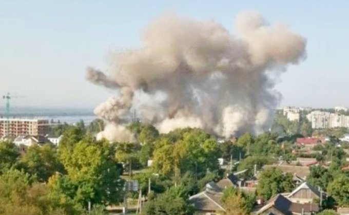 В окупованих Херсоні, Горлівці, Донецьку вночі та вранці пролунали вибухи: відео та фото наслідків