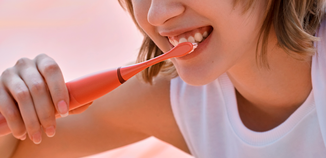 Уход за зубами дома: какая электрическая щетка лучше