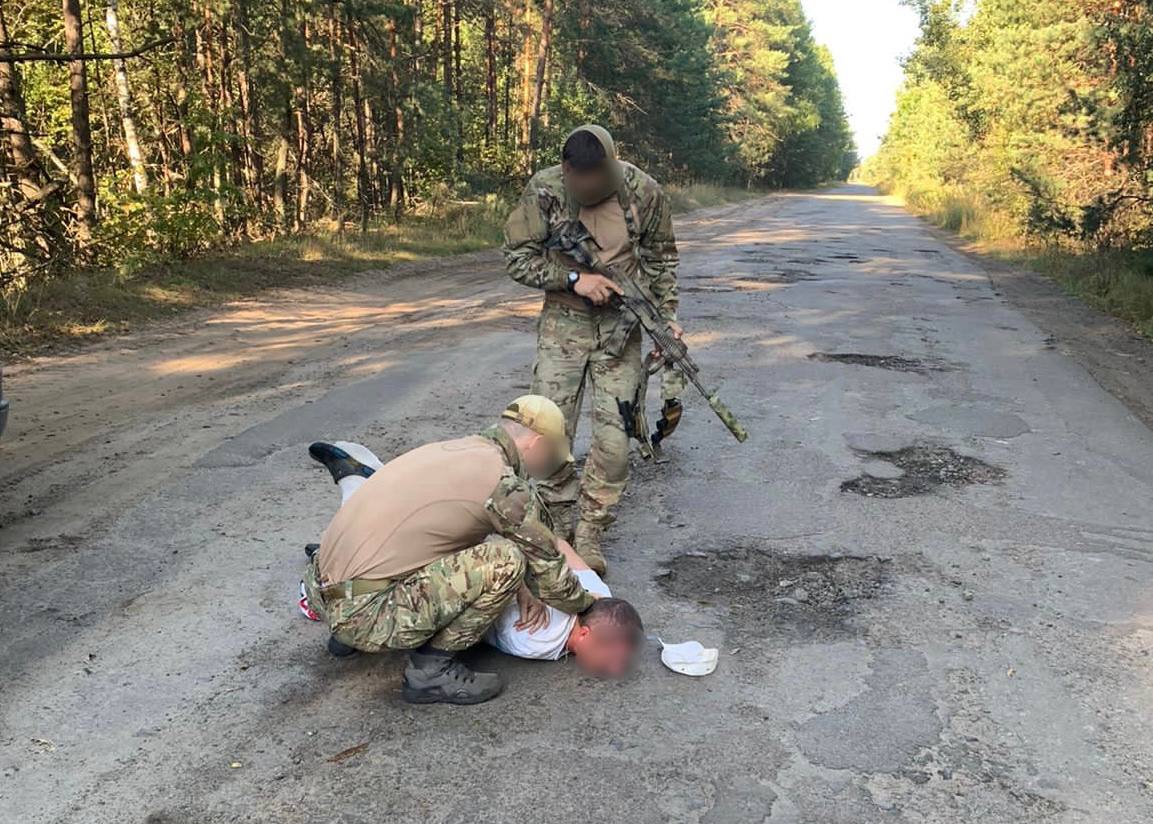 Фото – Офіс генпрокурора СБУ взяла ще одного любителя "русского мира": збирав для РФ розвіддані про ЗСУ – відео