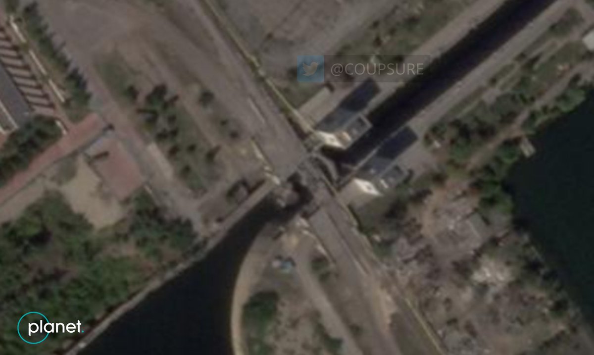 Мост возле Каховской ГЭС, спутниковый снимок (фото – Twitter Benjamin Pittet) 