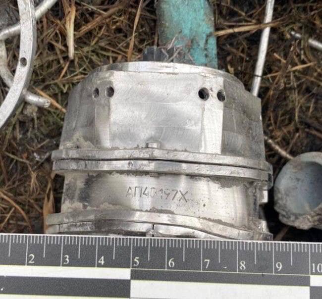 Уламок ракети Х-101 (Фото: поліція Харківської області) Окупанти вдарили крилатими ракетами Х-555 по елеватору у Вознесенську