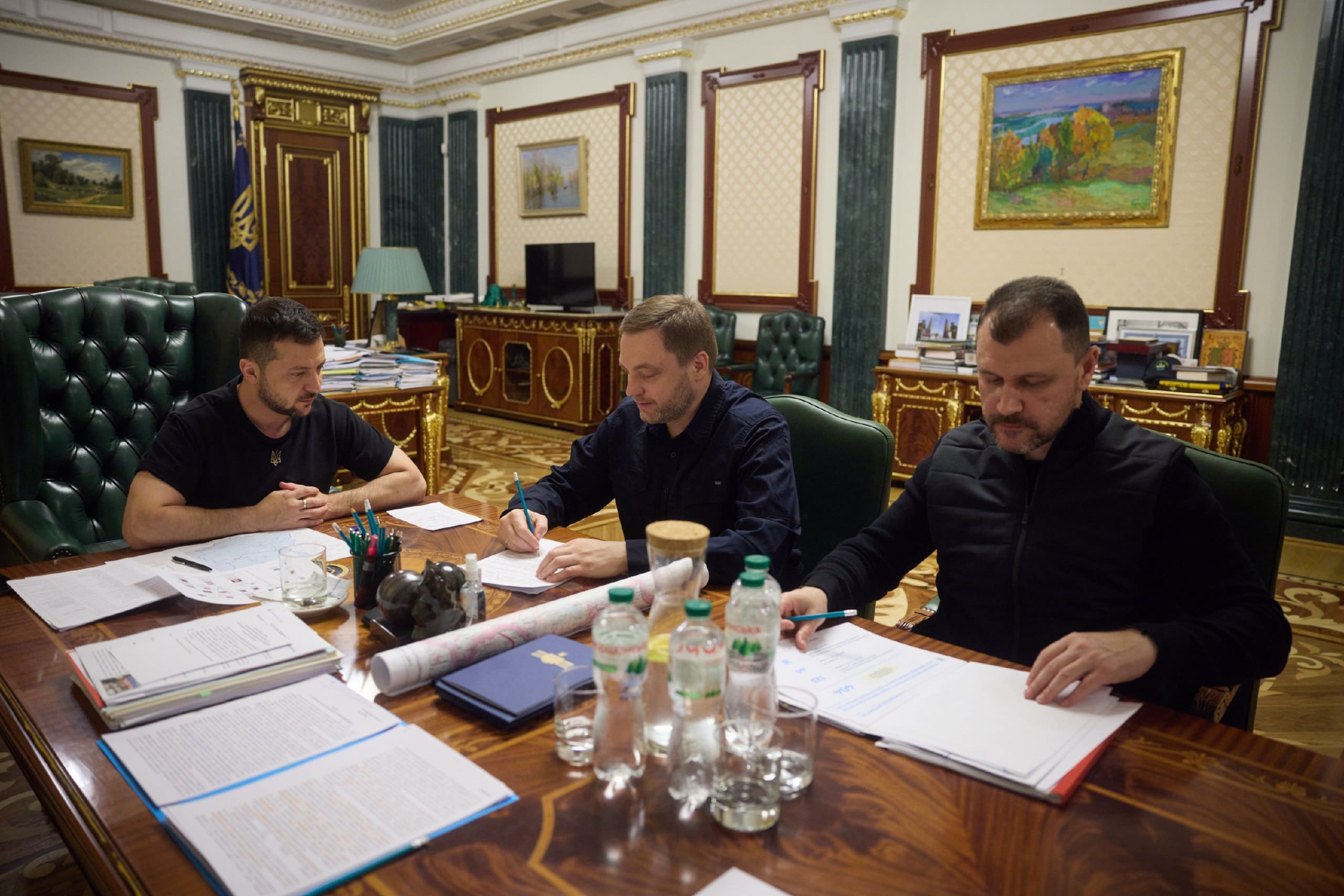 Зеленський слухає Монастирського та Клименка у справі Літинського (фото – Офіс президента)