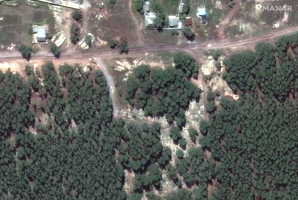Спутниковый снимок леса возле Изюма – август 2022 (Фото – Maxar)