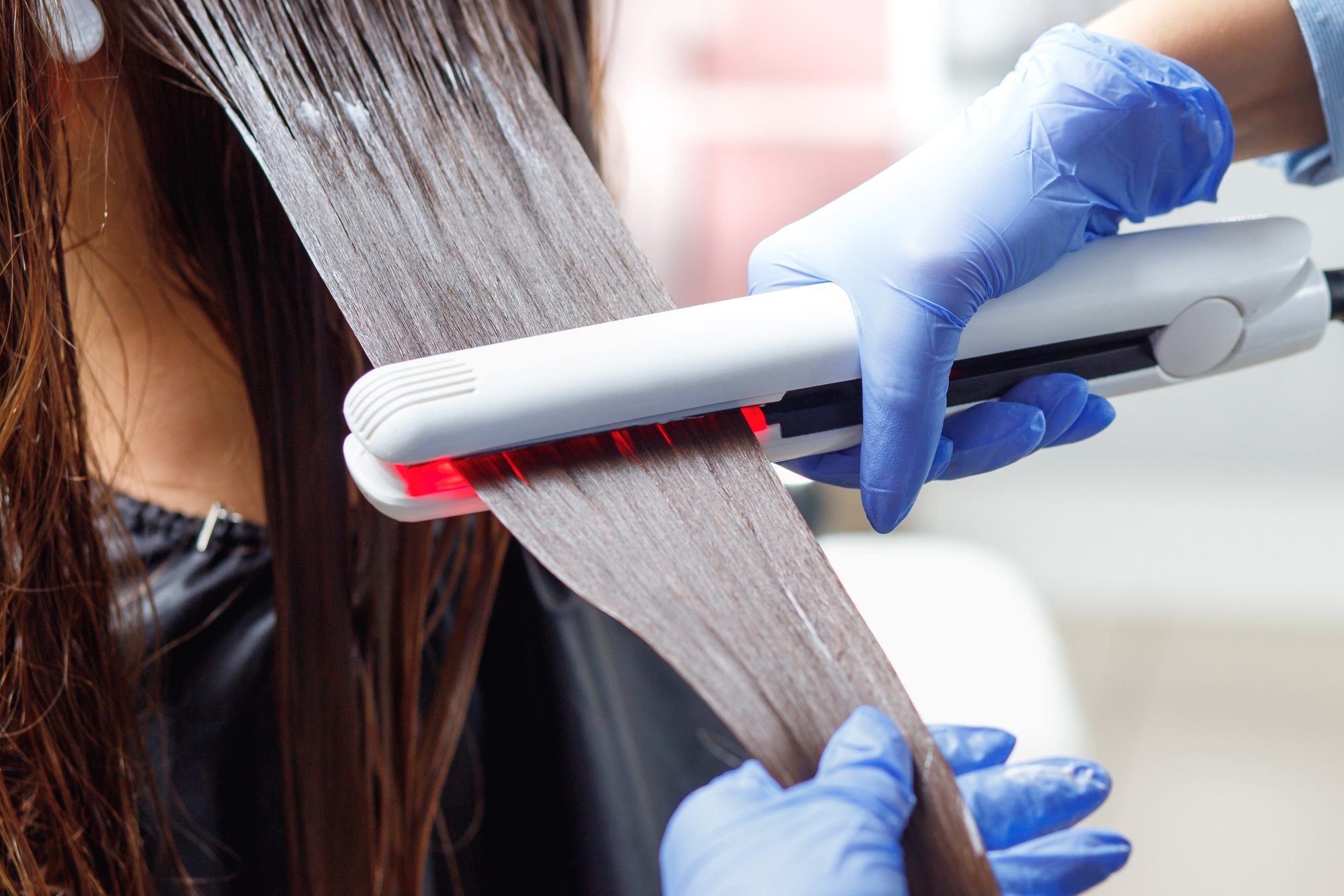 Модные процедуры для волос: разбираем с врачом ботокс, кератин, ламинирование и другие