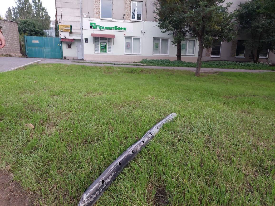 Наслідки обстрілу Миколаєва 29 вересня (Фото: ТГ Кирила Тимошенка) Ракетний удар по Миколаєву. Біля зупинки транспорту загинули троє людей: фото
