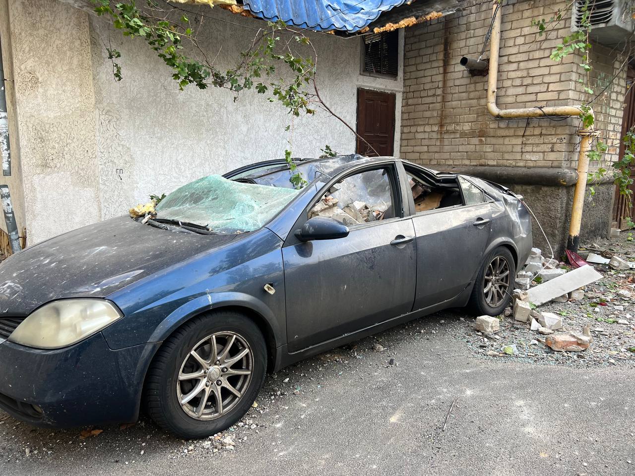 Наслідки ракетного удару окупантів по Миколаєву 1 жовтня (Фото: ТГ Олександра Сенкевича) Окупанти поцілили ракетою в житловий будинок у Миколаєві, зруйновано два поверхи, без жертв: фото