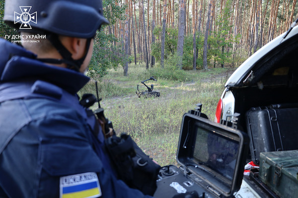 На Харківщині розміновувати територію саперам допомагатиме робот "Бобер": фото, відео