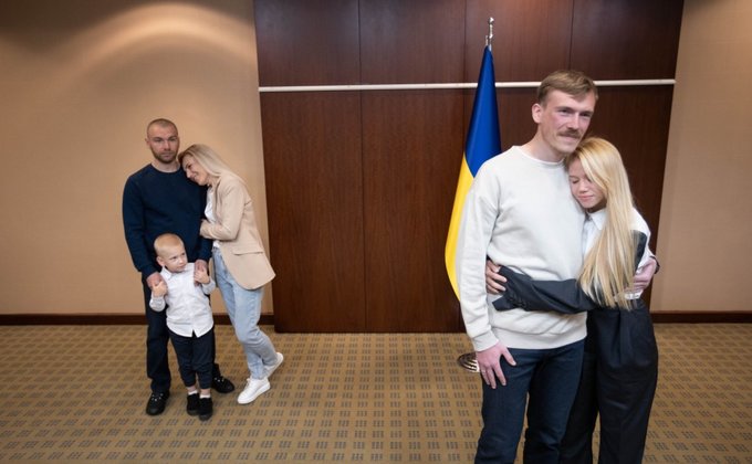 Командиры с Азовстали в Турции встретились с семьями и получили звезды Героя Украины