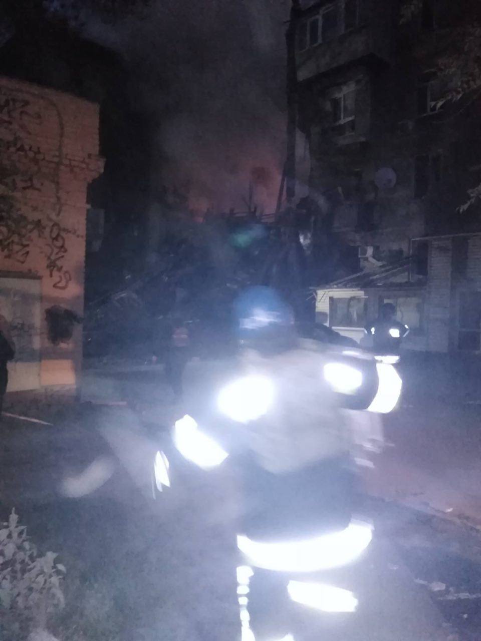 Росія вдарила ракетами по будинках у Запоріжжі: зруйновано цілі під'їзди – фото