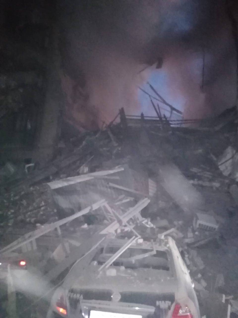 Росія вдарила ракетами по будинках у Запоріжжі: зруйновано цілі під'їзди – фото