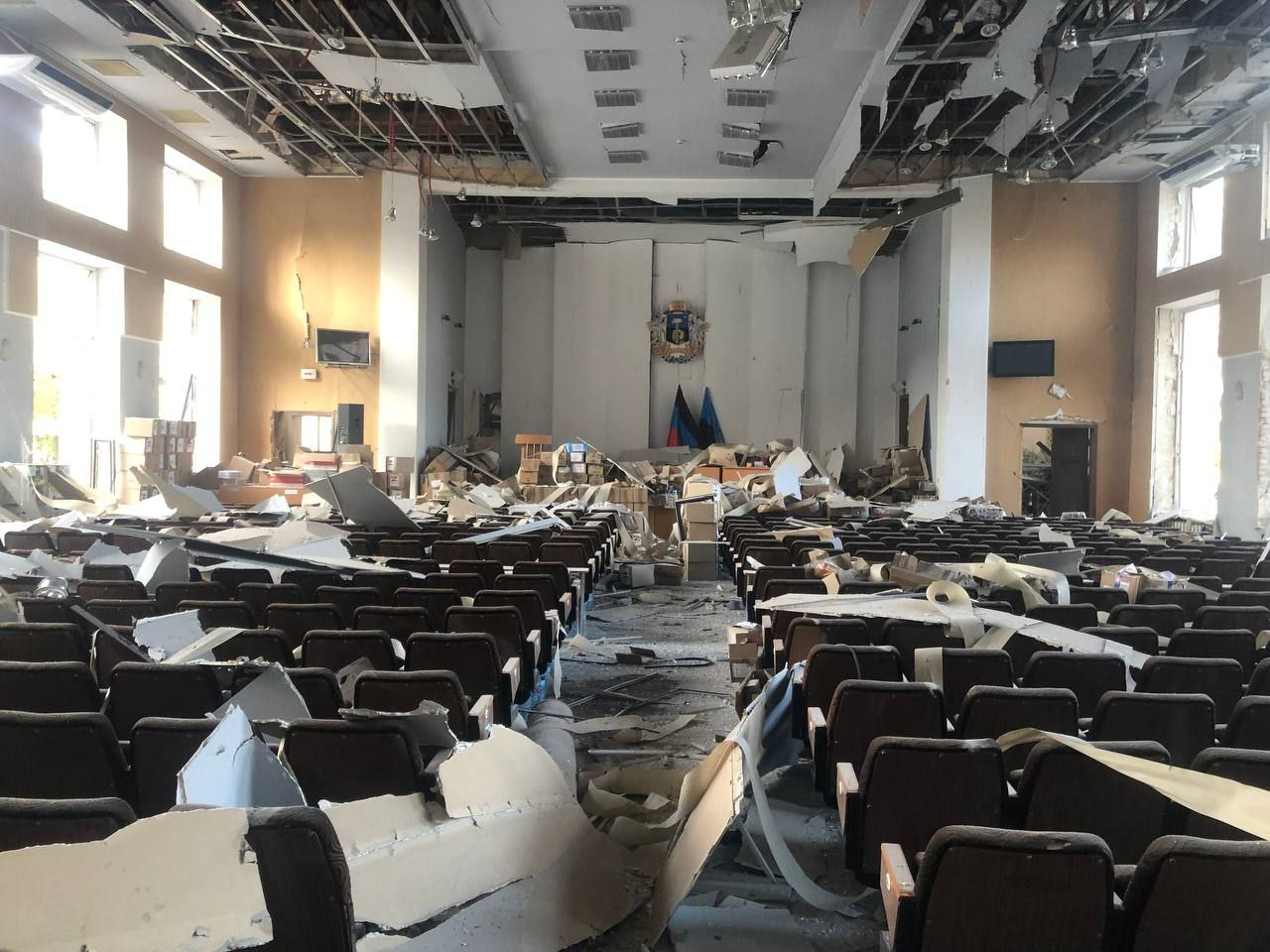 В Донецке нанесен удар по зданию мэрии – фото